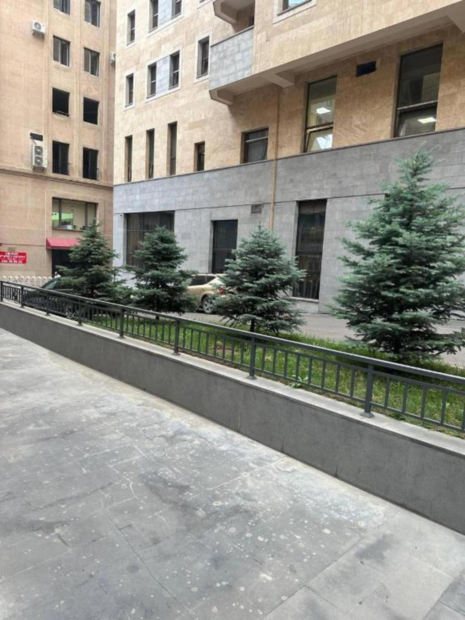 Hotel & Apartments California Jerevan Buitenkant foto